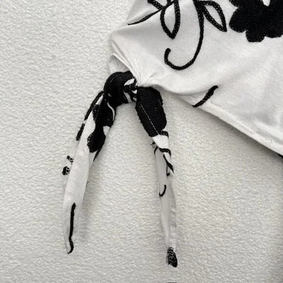 Liv Los Angeles Womens Tunic, White with Black Floral Embroidery, Plus Size 3X - Picture 2 of 7